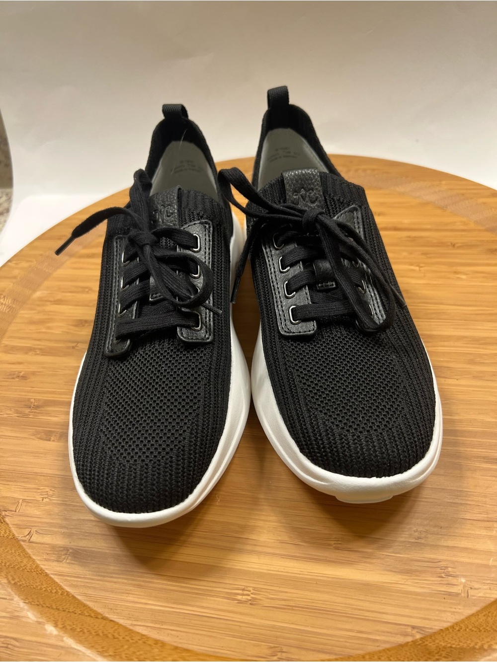 Johnson’s & Murphy Black Knit Lace-Up Sneakers with White Sole Size 7.5 NWOT